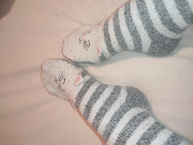 Süße weiß/graue Katzen Kuschelsocken