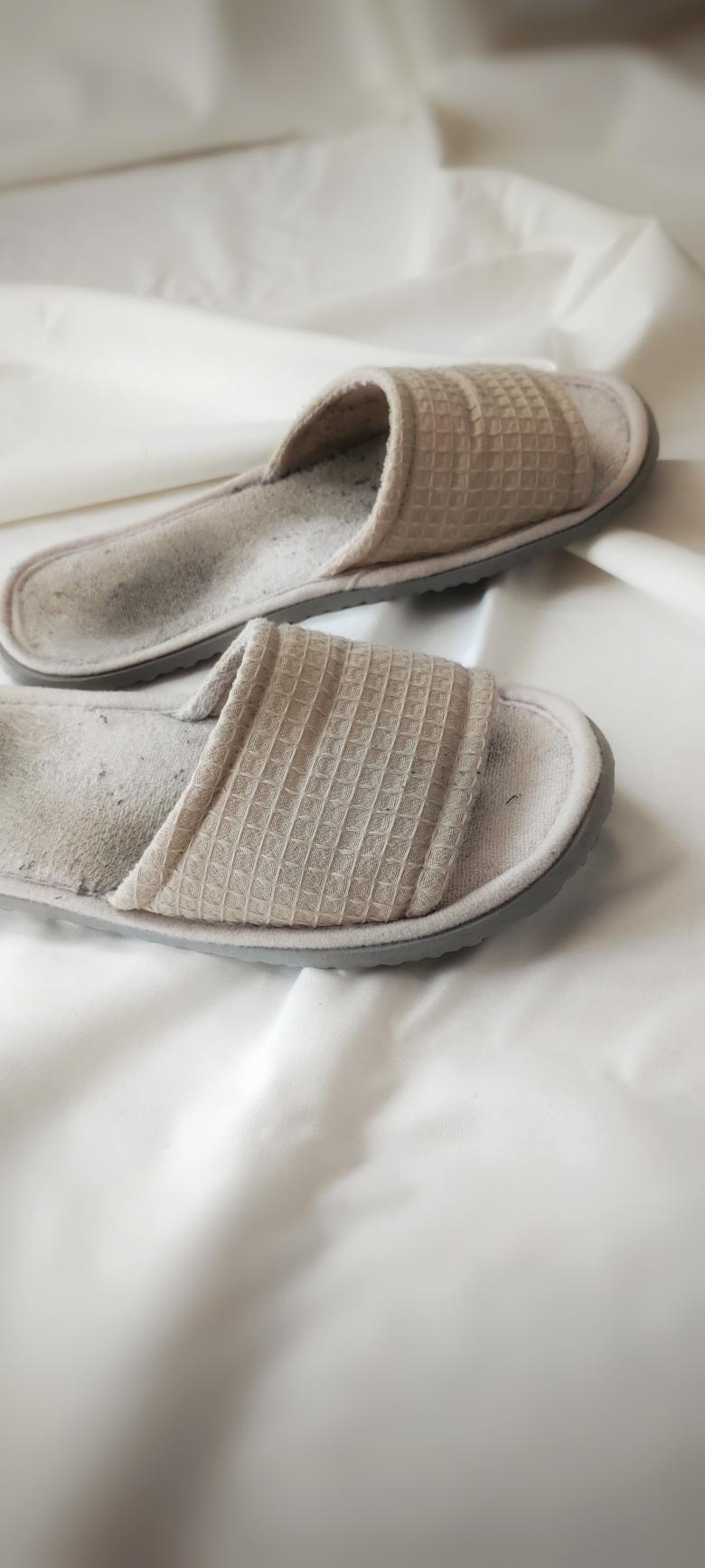 duftende, stark benutzte Hausschuhe