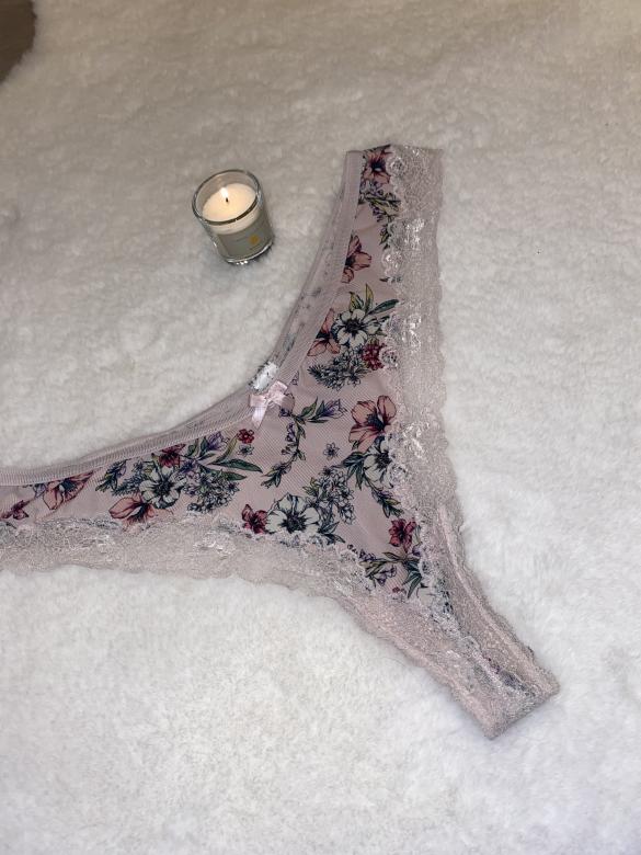 Spitzen Tanga mit Blumen