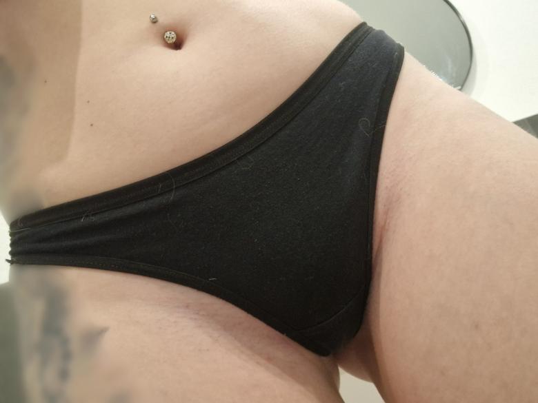 Getragener Tanga mit Venussaft ♡