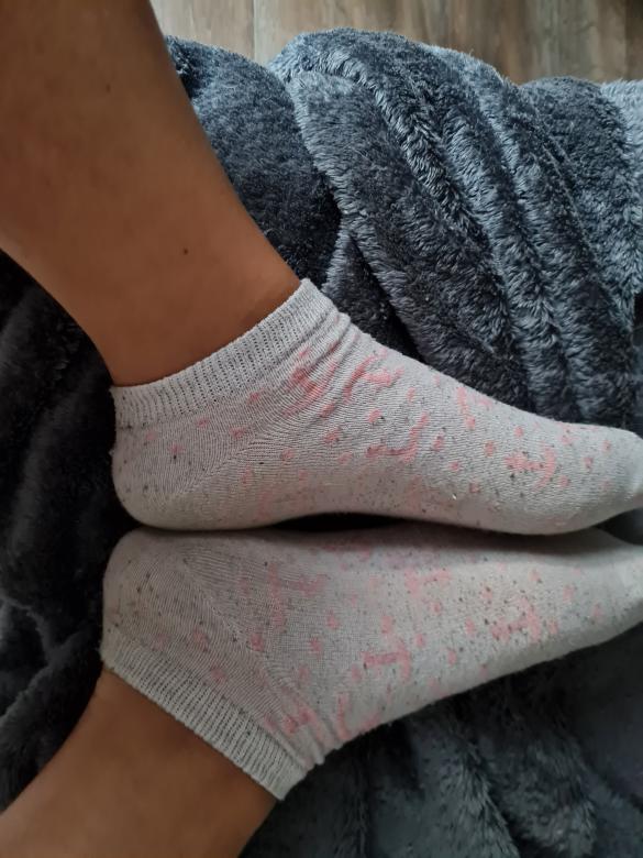 Viel getragene sneakersöckchen mit Anker