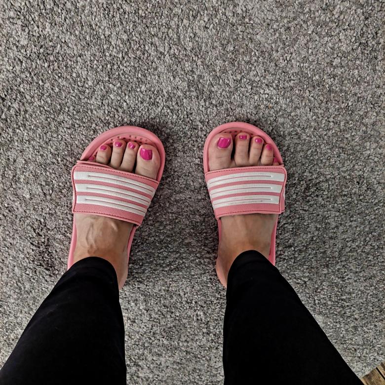 Olle pinke Badelatschen von Adidas 👟