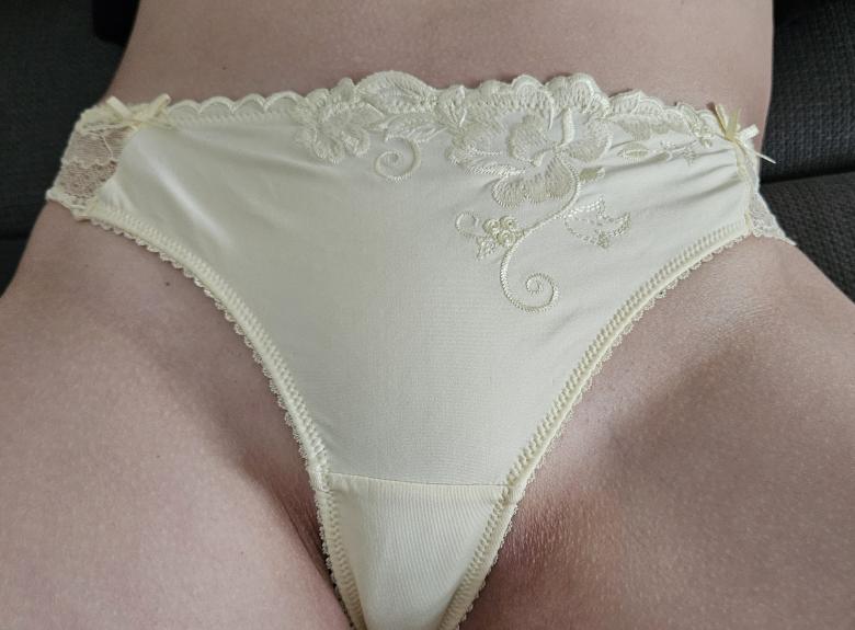 Getragenen String Tanga mit Trage Spuren