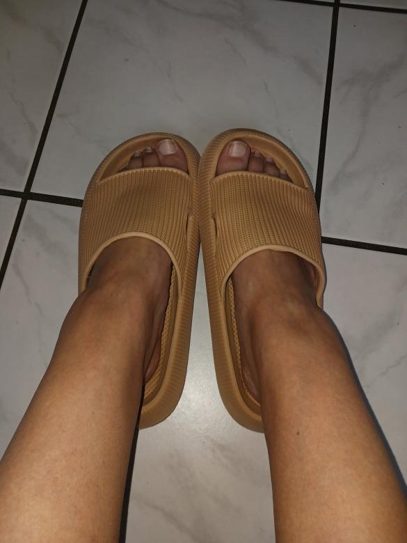 Hausschuhe - dreckig, duftig, abgenutzt