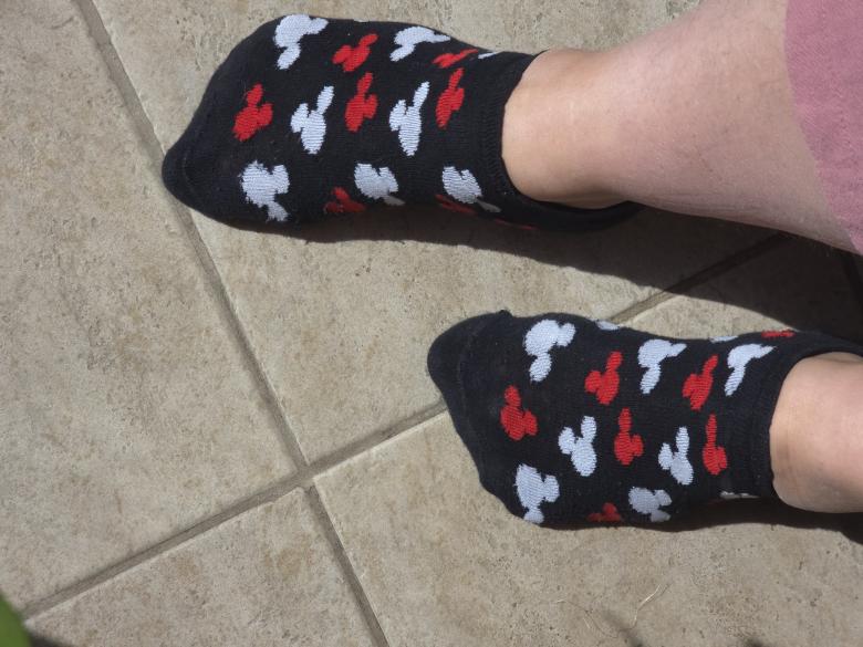 Micky Maus trift Fußgeruch