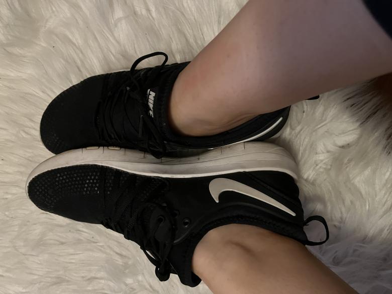 Schöne schwitzige Sport Schuhe😘