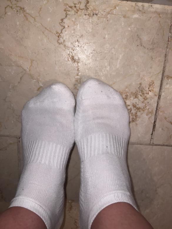 Saftig getragene Socken warten auf dich