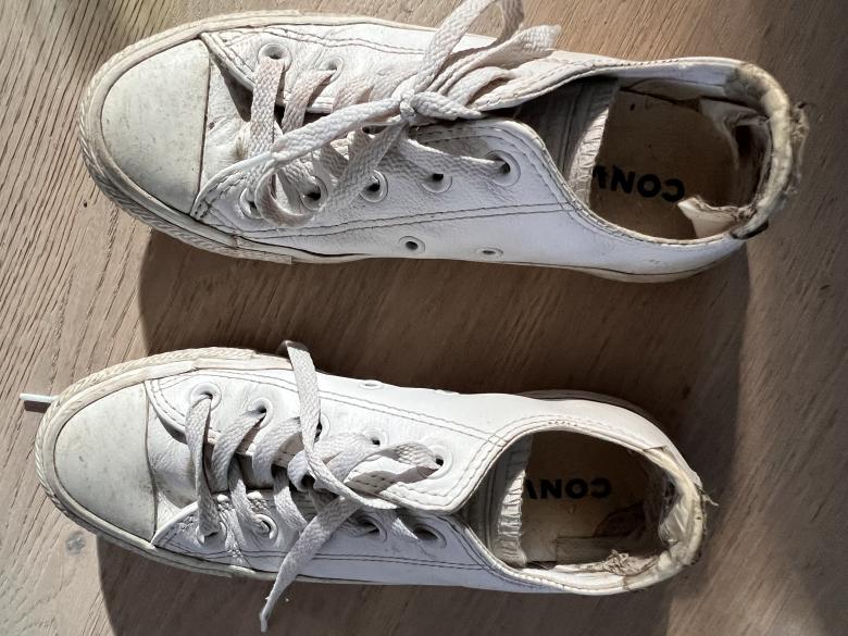 Getragene sneaker Marken Schuhe