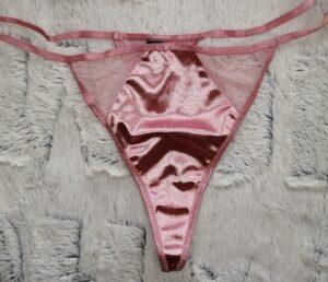 glänzender String Tanga