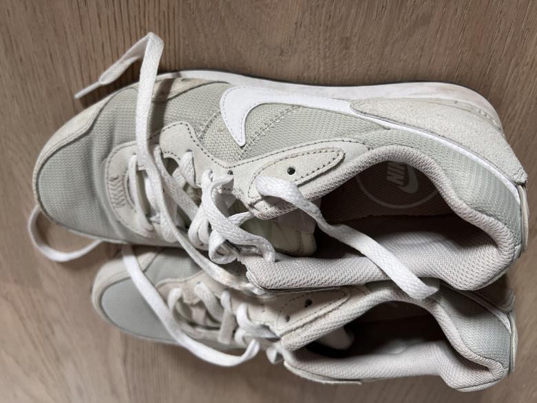 Schöne viel getragen Nike Schuhe