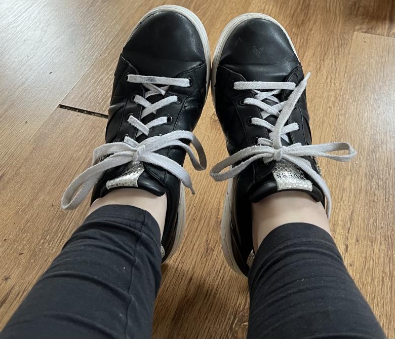 Durchgelaufene Schuhe von Guess