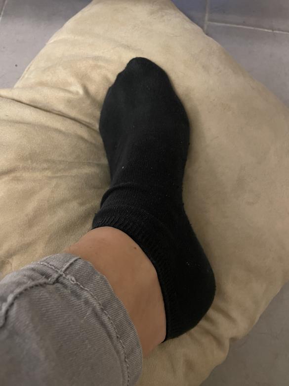 Schwarze Sneaker Socken getragen !!