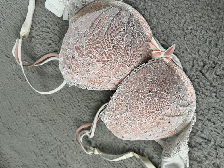 Süßer Glitzer Sport-BH mit flecken