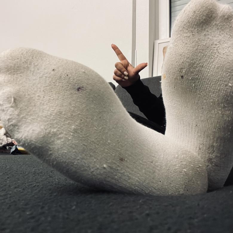 Weiße getragene Socken