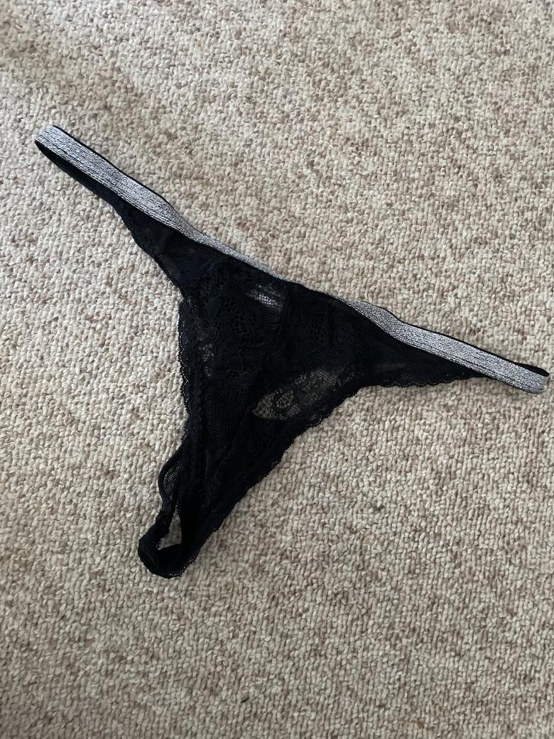 Schwarzer Glitzer String