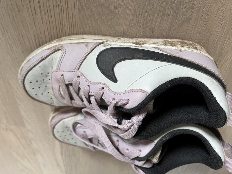 Extra schmutzige Nike Schuhe