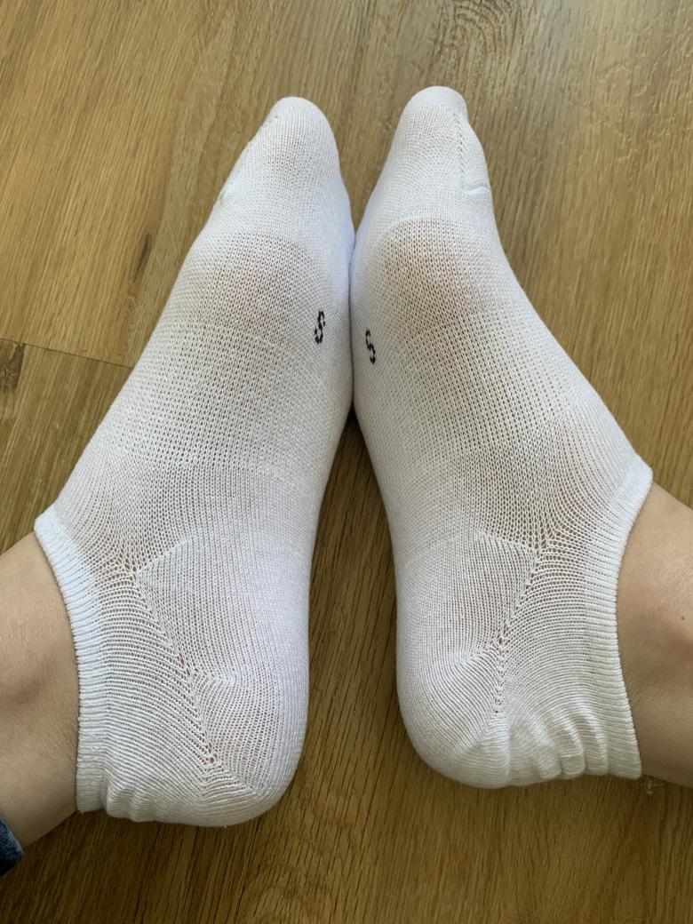 Süße weiße Söckchen