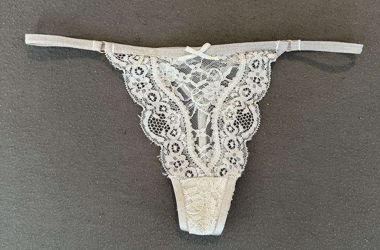 Weißer Spitzenstring