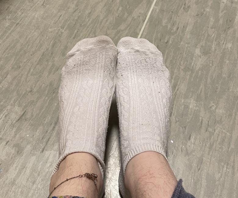 getragene Sneaker Socken