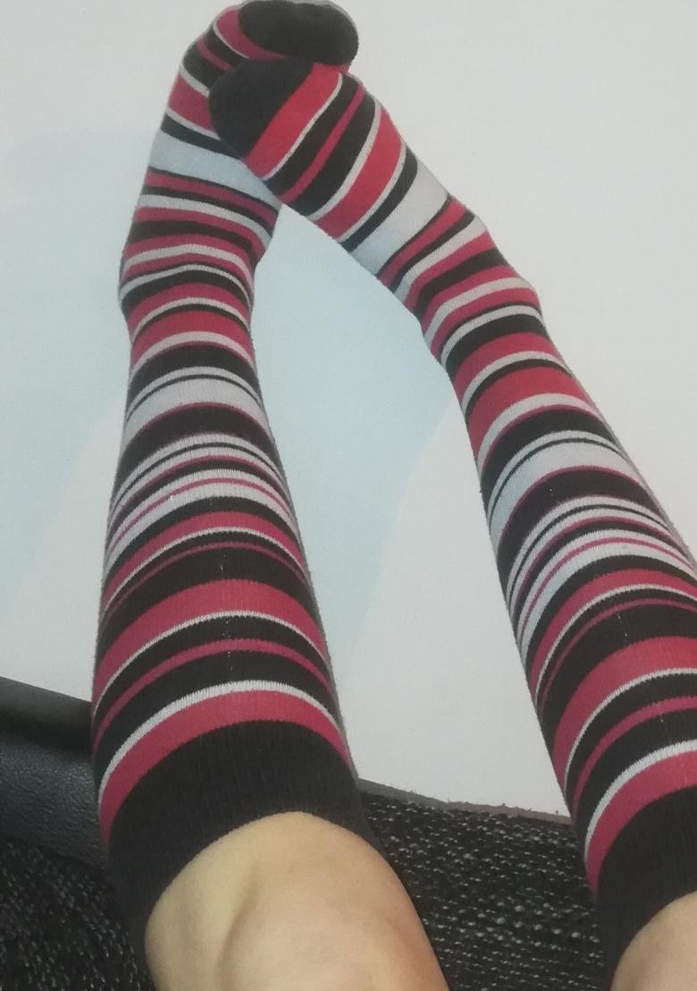 Geringelte Kniestrümpfe