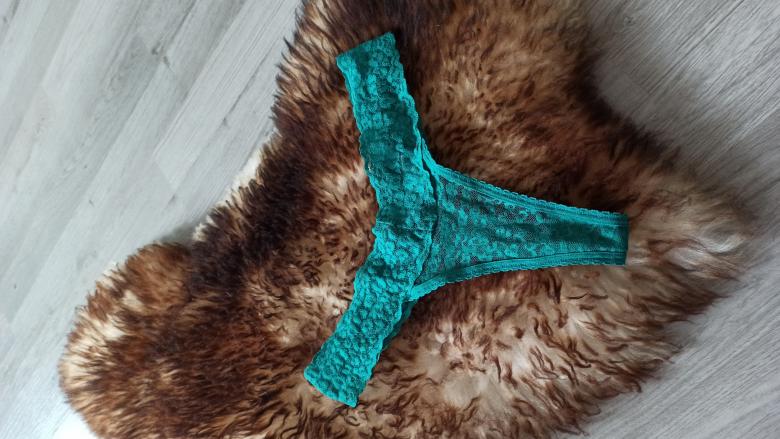 Grüner String aus Spitze