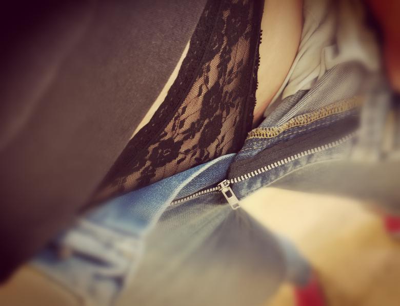 schwarzer Blümchenstring