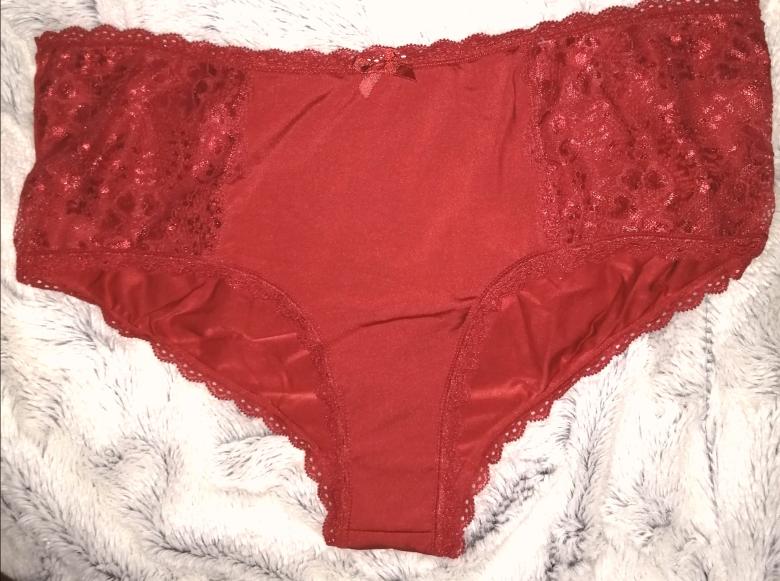 Extrem heißer roter Slip von LASCANA