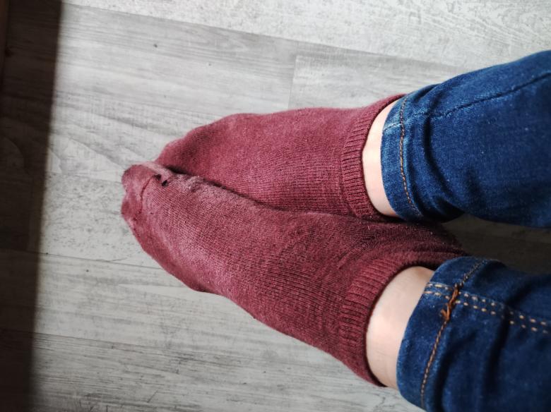 Abgelaufene rote Socken