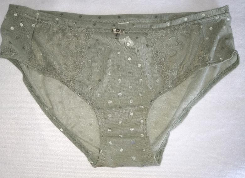 SASSA, Nylon an behaarter Muschi