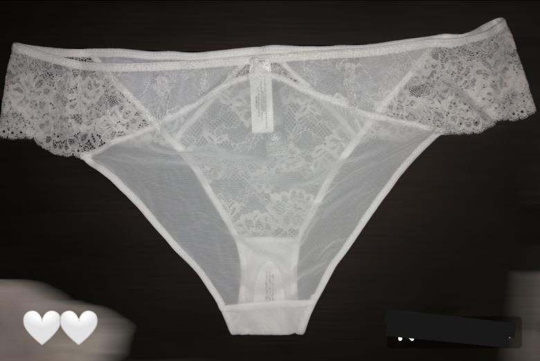 🤍Weiße Unschuld an behaarter Muschi 🤍