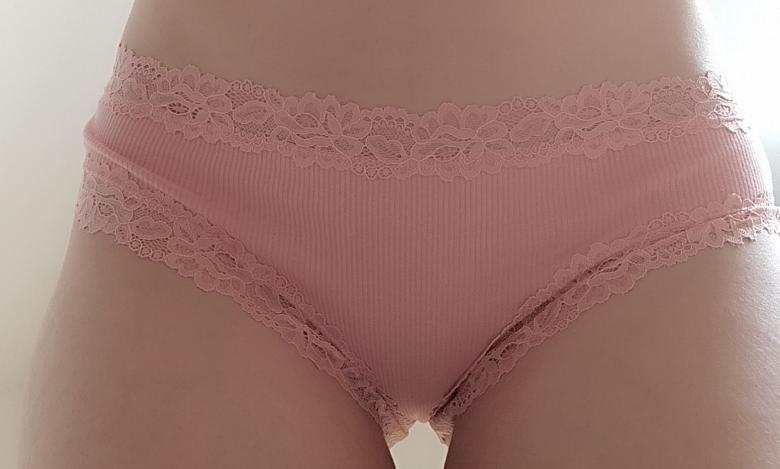 Süße rosaner Slip mit meinem Duft