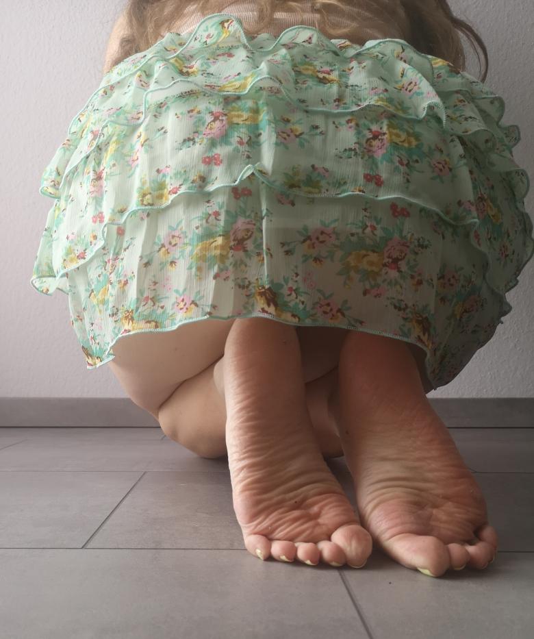 Heisse Bilder von meinen gelben Zehen