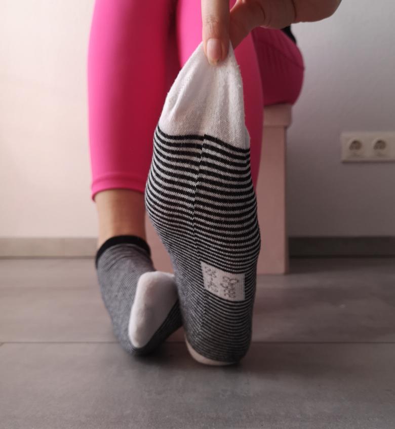 Schwarz weiss gestreifte Socken in 39