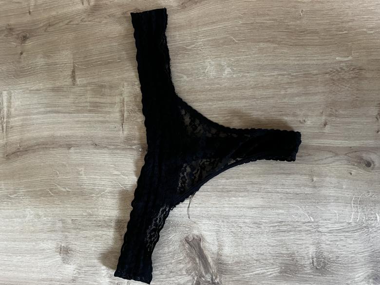 Schwarzer Spitzenstring