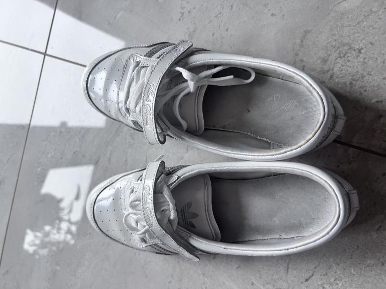 Smelly  Sneaker Sandalen Adidas