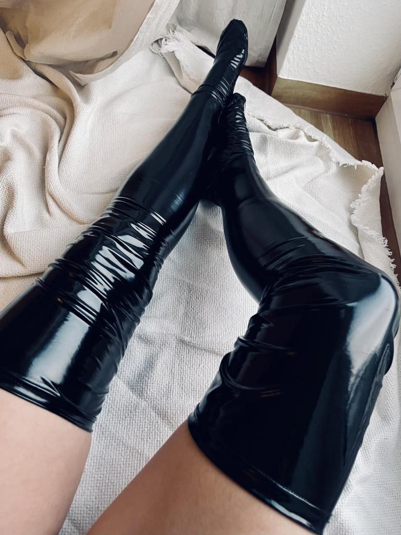 Overknees -Lack-Duft-Strümpfe