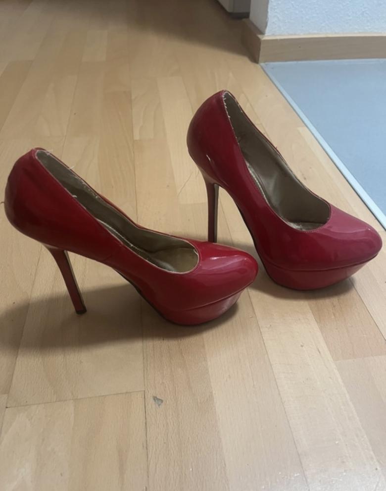 Rote Lack High Heels