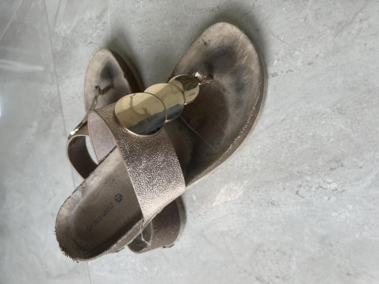 Sandalen getragen alt Aroma