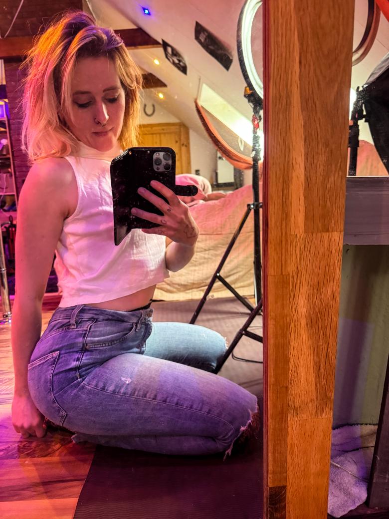 Enge skinny Jeans an meinem Knackarsch