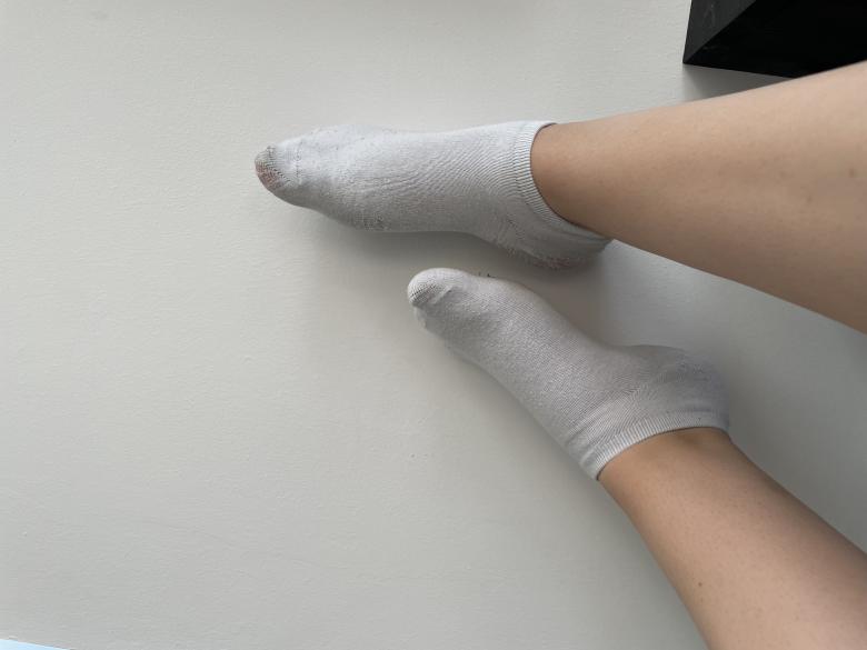 Dreckige weiße Socken 🧦💦