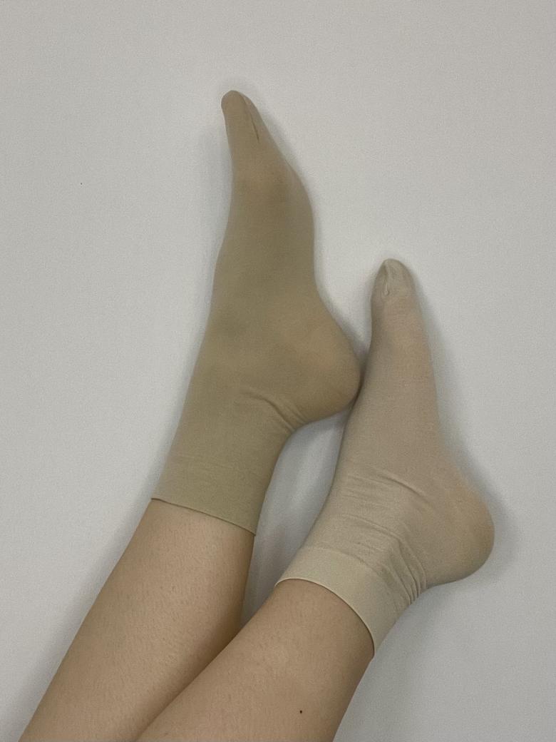 Hautfarbene Socken