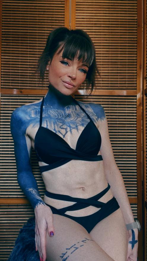 Rae's niedlicher Bikini