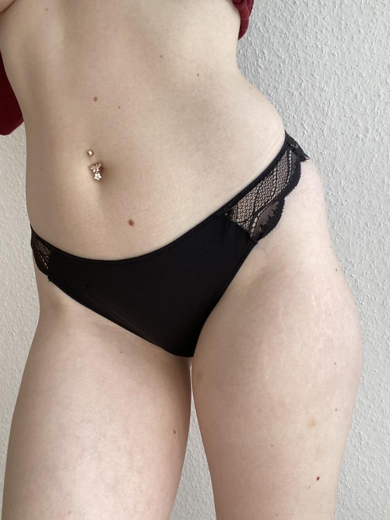 Pantie schwarz mit Spitze Gr. S