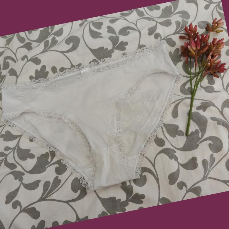 Weißer,  geiler Slip