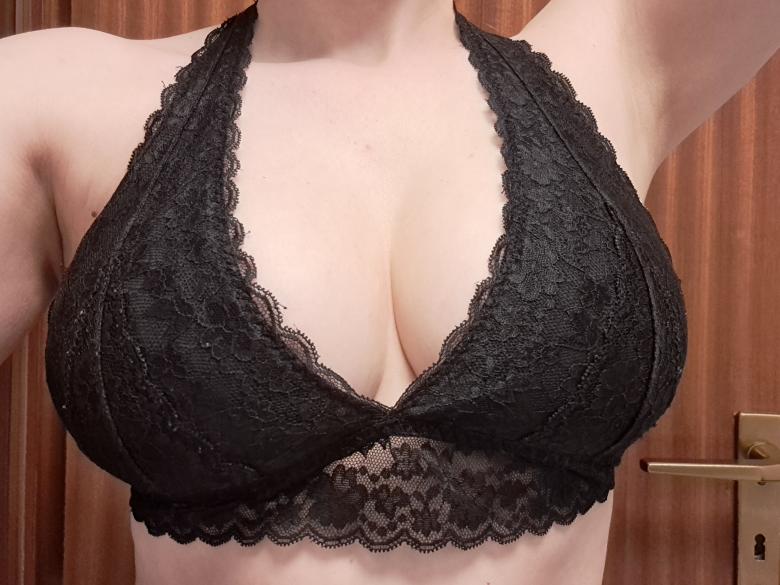 Neckholder-BH aus schwarzer Spitze