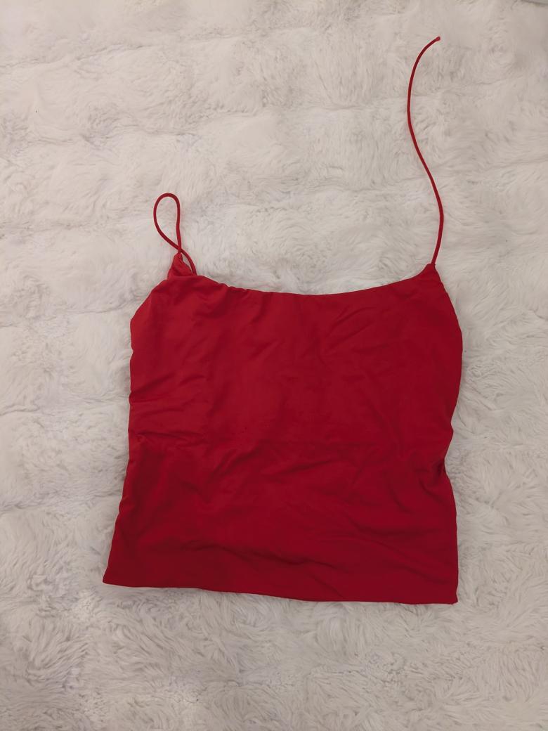 Auf der Bühne gerissenes Top