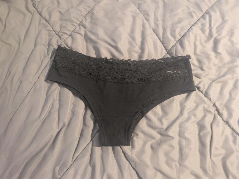 Sinnlicher schwarzer Spitzen- Panty