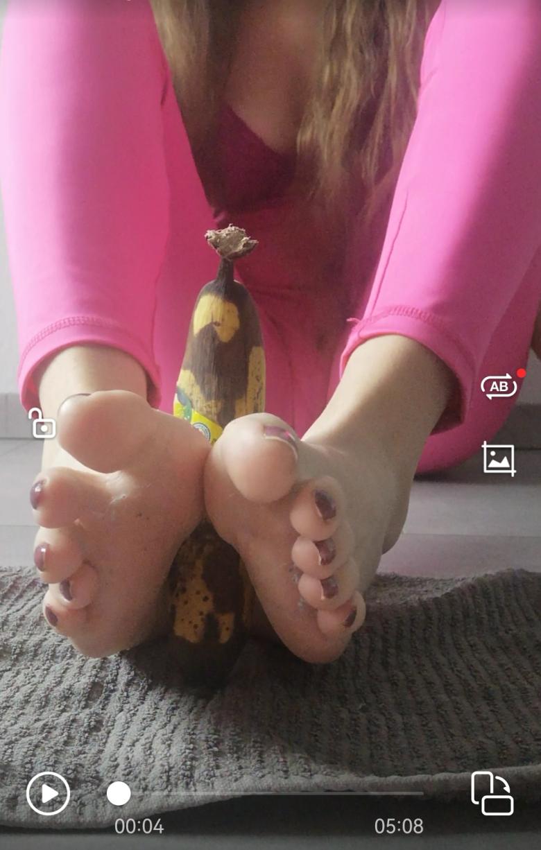 Meine Füsse mit der Banane