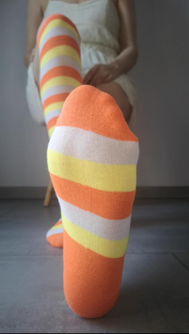 Video lange bunte Strümpfe