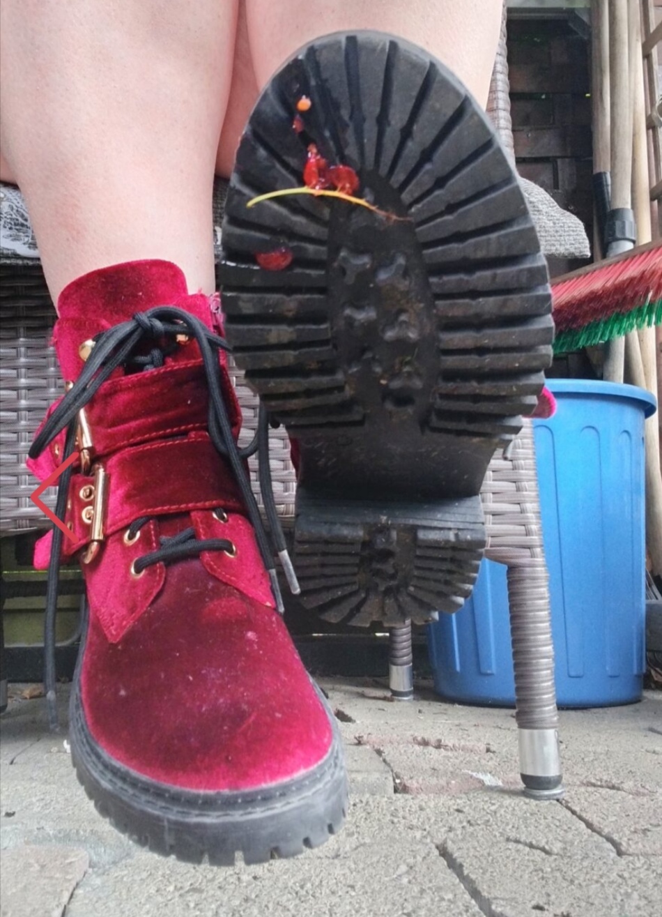 Leck meine Stiefel, du Wurm